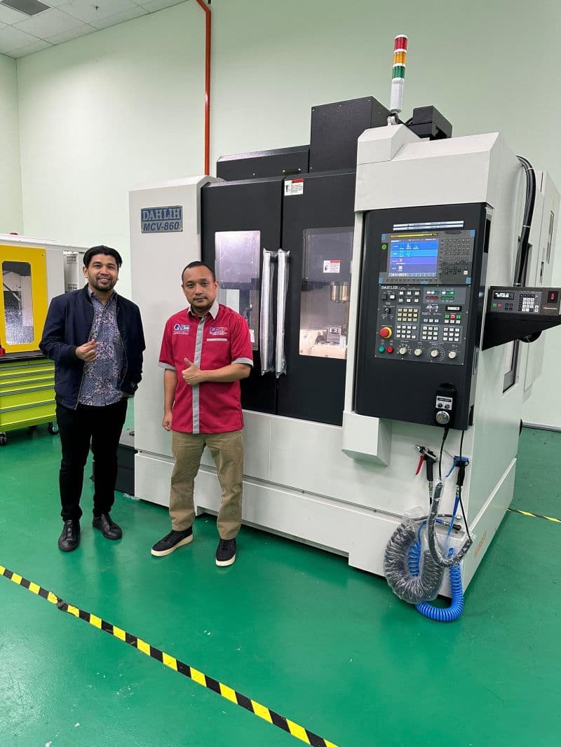 3D Gens team supporting UTeM 3D printer lab setup and optimization for students