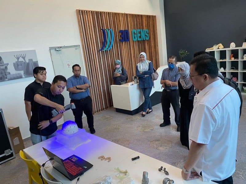 Reverse engineering demonstration at 3D Gens factory for University Putra Malaysia visitors
