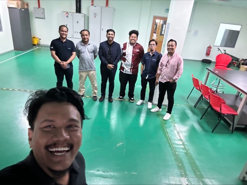 3D Gens and UTeM representatives at partnership handover for additive manufacturing program