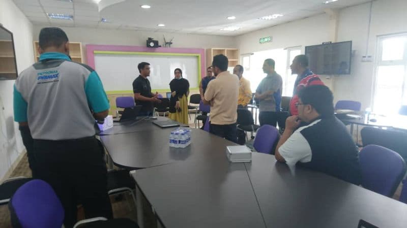 3D Gens instructor conducting 3D printing design training session at UTP