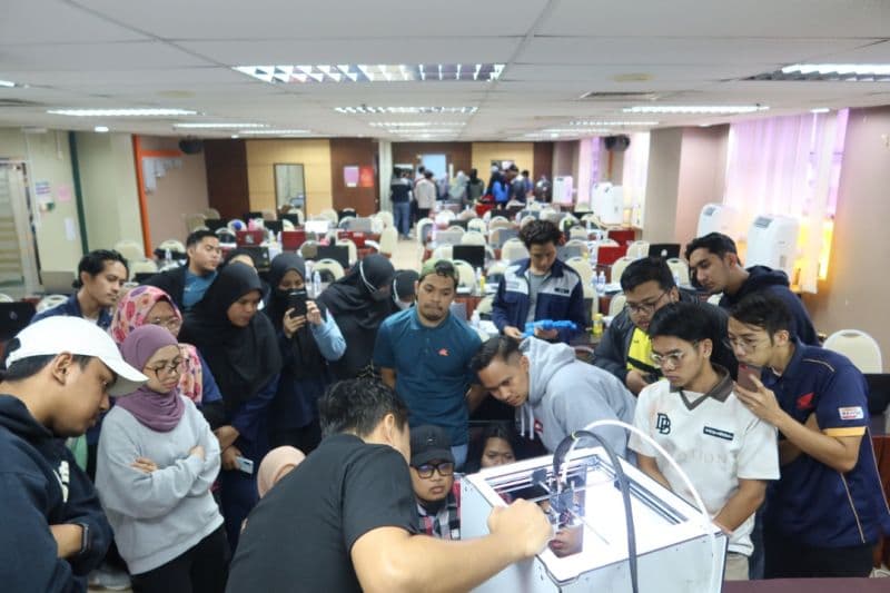 100 UiTM students participating in KPT PACE additive manufacturing upskilling programme