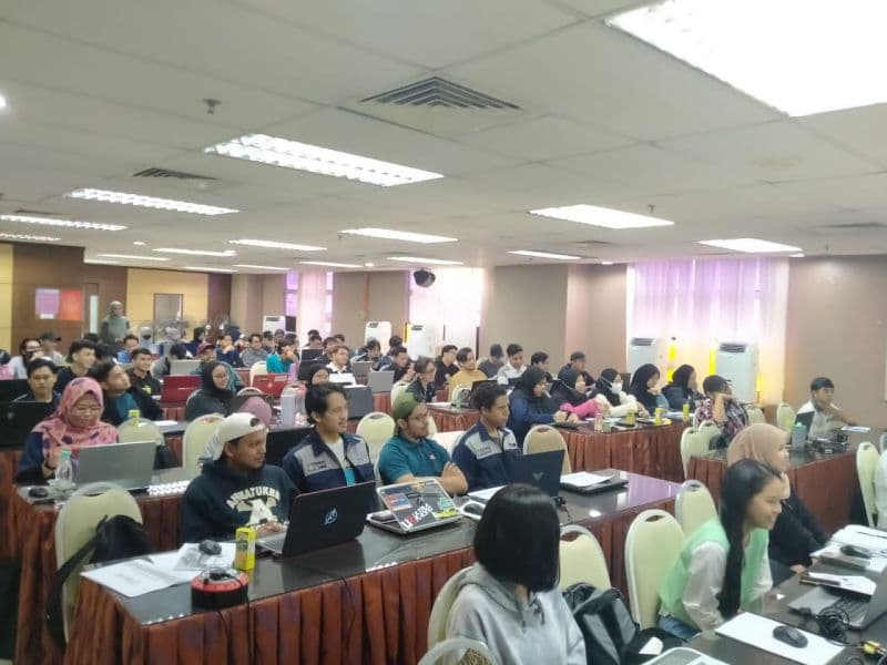3D Gens and SMRI UiTM facilitators conducting additive manufacturing training session