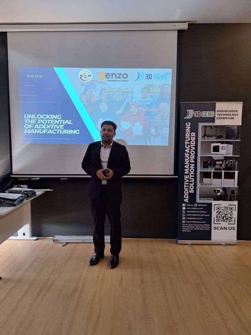 3D Gens trainer presents the Enzo Training Academy and 3D Gens additive manufacturing programme to Kuching course participants