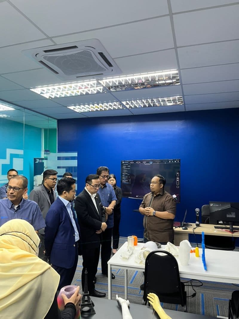 Visits from Minister YB Chang Lih Kang, Asst Minister Datuk Arthur Joseph Kurup of MOSTI and New CEO