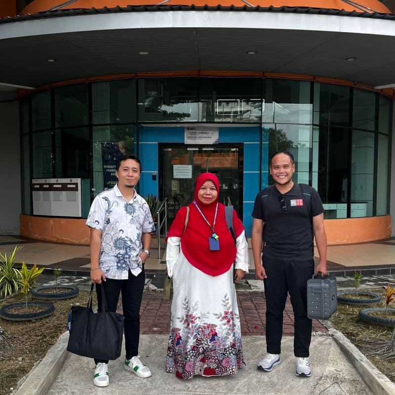 3D Gens team meets with a northern region client contact outside an institution building during the roadtrip