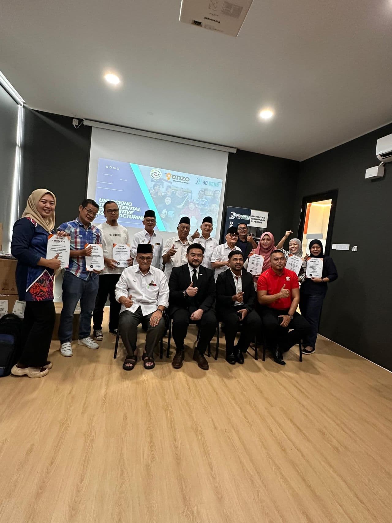 Group photo of all 3D printing training participants and 3D Gens trainers holding certificates at the training venue