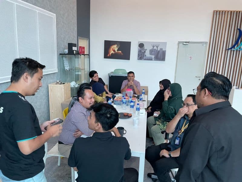 SIRIM Kulim participants in discussion during the Selective Laser Melting workshop at 3D Gens