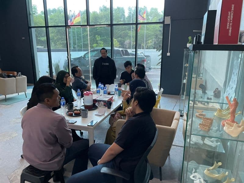 Workshop group session at the 3D Gens facility with 3D printed models on display