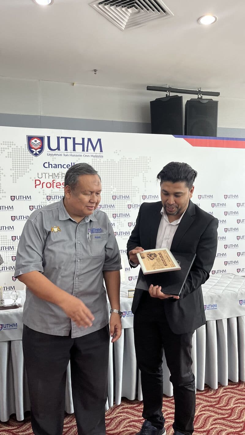 3D Gens and UTHM Faculty of Mechanical & Manufacturing signing ceremony for additive manufacturing aerospace collaboration