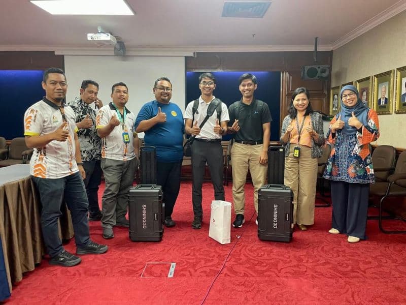 Hands-on 3D scanning training session with 3D Gens technical support team