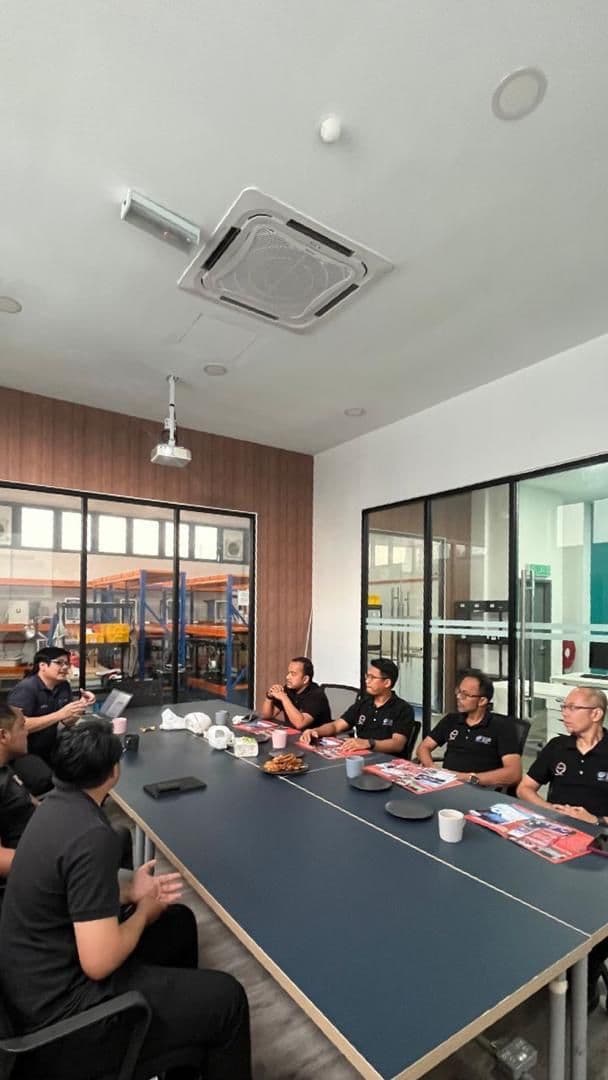 UniMAP TVET delegation exploring 3D Gens metal 3D printing capabilities